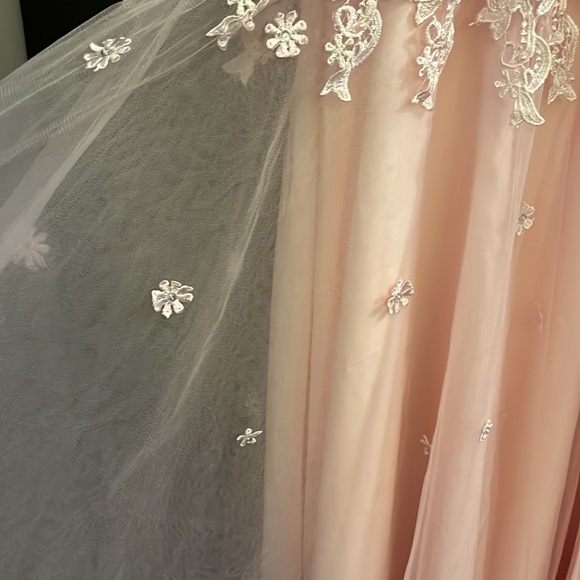 women’s prom/ formal/wedding dress - Picture 4 of 6